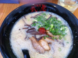 東京からきた純豚骨ラーメン店@与那原