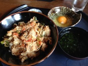 新都心の古民家で美味いアグー丼