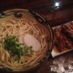 シャンデリアがある古民家そば屋