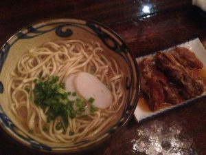 シャンデリアがある古民家そば屋