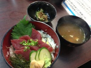 沖縄の築地美味いマグロ丼650円
