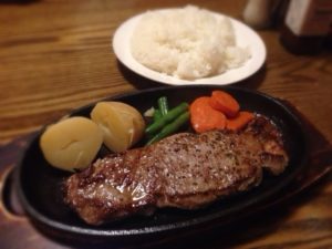 980円サーロイン鉄板ステーキ