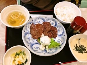 ライカム食べあるき　牛たん仙台なとり　牛タン定食