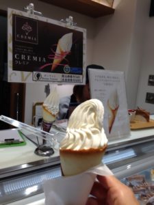 極上スイーツ プレミアム生クリームソフト激ウマ