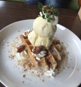 至福のスイーツ！ワッフル＆アイス