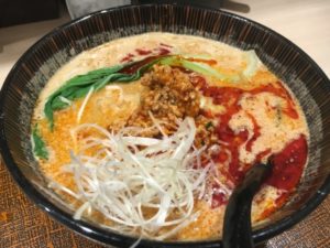 24時間オープンのゴージャスラーメン店