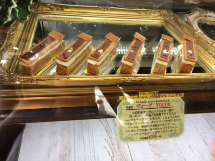 沖縄No.1シュークリームのお店＆日本一のエクレア