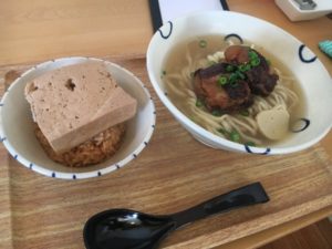 インパクト大新沖縄そばと島豆腐めし